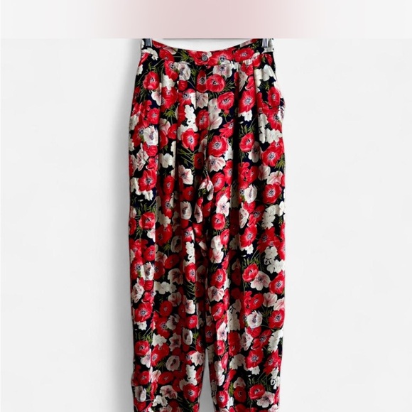 Anne Klein Pants - Vintage Anne Klein red floral silk pants 🌹
100% silk